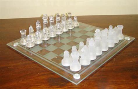 Elegant Glass Clear And Frosted Glass Chess Set