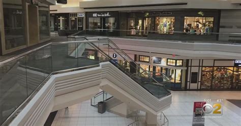 Chicago Area Malls And Stores Shut Down By Covid 19 Cbs Chicago