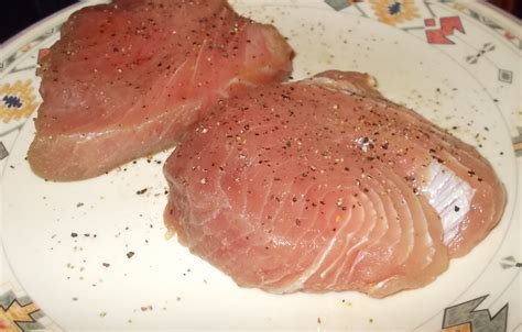 We cover how long to cook tuna steaks to achieve a golden brown outside ideally, you want the tuna steak to be about 2cm/¾ in thick so they are slightly pink in the middle when cooked. Jancey's Cooking Corner: Grilled Tuna Steaks