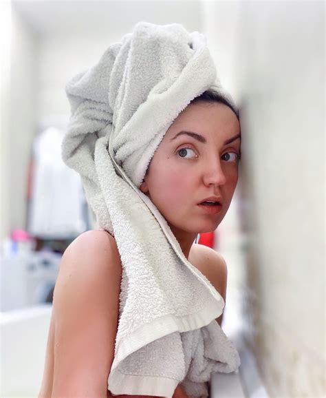 Оля Цибульська в оголені вигляді позувала у ванній кімнаті — Шоу бізнес — tsn ua