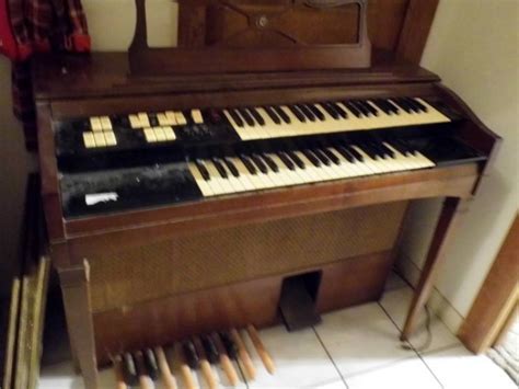 Wurlitzer Model 4059 Organ With Bench