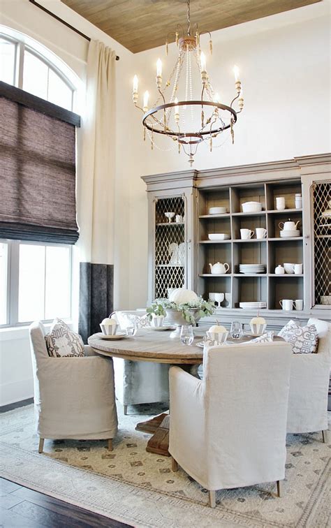 Breathe new life into your dining room with these simple decorating ideas. 2016 Farmhouse Fall Decorating Ideas - Home Bunch Interior ...