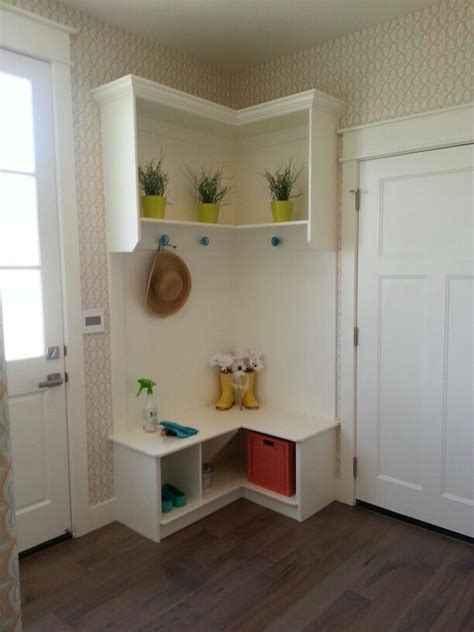The best corner storage for you partly depends on the shape, layout, and lighting of your room. Styles of Corner Entryway Bench Layouts - HomesFeed