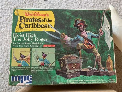 1972 Walt Disney Pirates Of The Caribbean Hoist High Jolly Roger Model