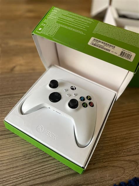 Xbox Series S Controller White Boxed And Like New In Sittingbourne