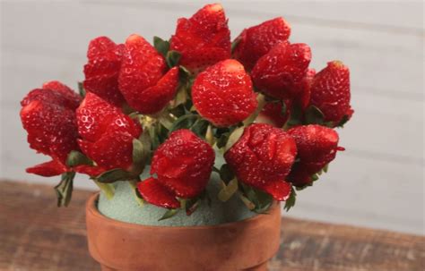 How To Make Strawberry Roses Strawberry Roses Strawberry Food Bouquet
