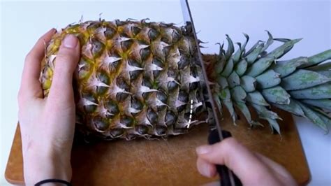 The Best Way To Cut A Pineapple Video Mental Floss