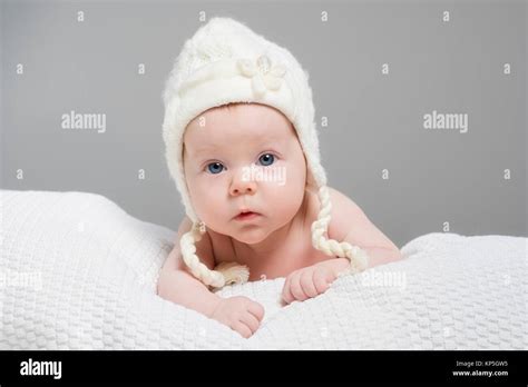 Baby 2 Monate Alt Baby 2 Month Old Stock Photo Alamy