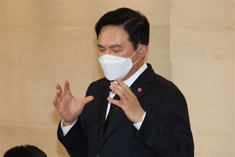 He is a member of the 16th, 17th, and 18th national assembly, and was a supreme council member o. 원희룡 "중국인은 격리면제, 中 방문 한국인은 격리?…굴욕적 ...