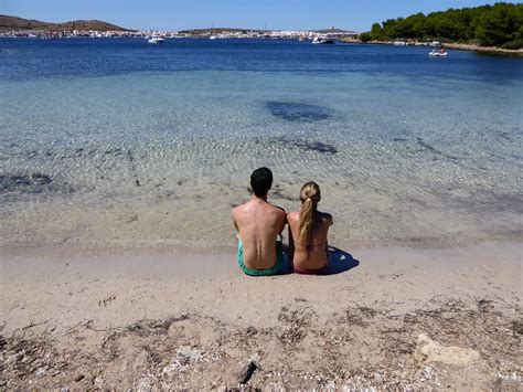 Esta es una de las actividades divertidas para hacer en pareja, no es necesario ir a una fiesta para pasarse de tragos juntos, compartan este. Las 5 Mejores Actividades en Pareja | Menorca Diferente