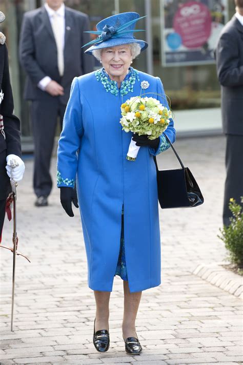 These Are Queen Elizabeths Most Regal Rainbow Looks Queen Outfit