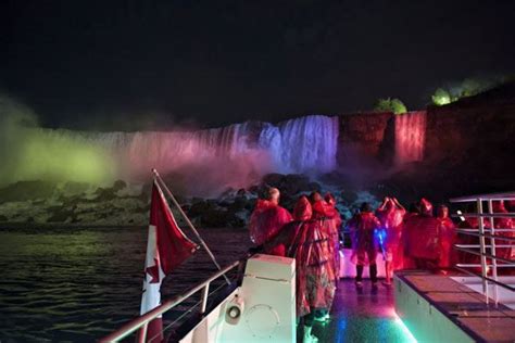 Niagara Falls Night Tour With Dinner And Cruise