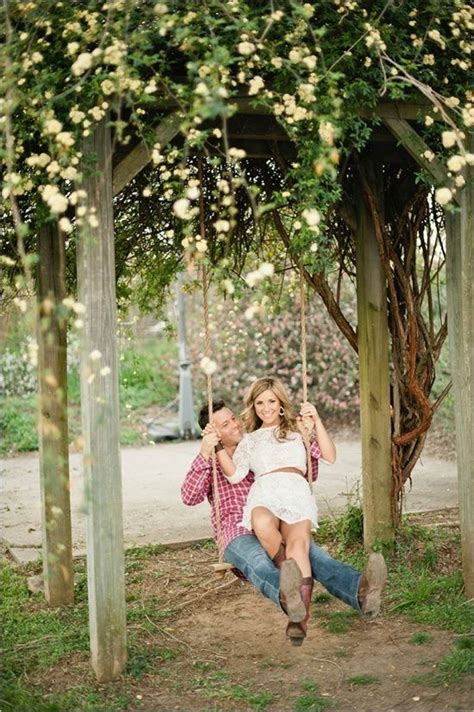 Romantic Country Engagement Modern Design In 2020 Engagement Photos