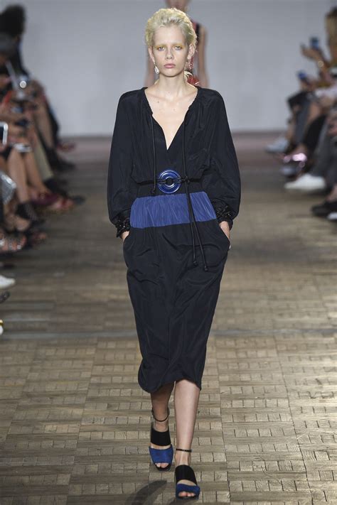 See The Complete Sportmax Spring Ready To Wear Collection Runway