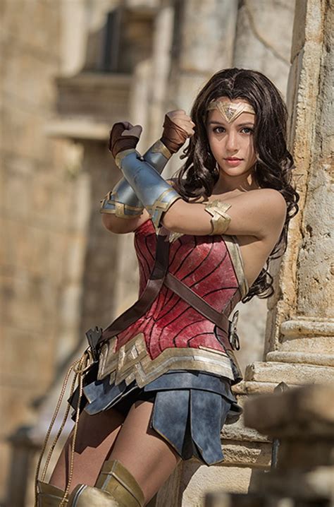 Wonder Woman Cosplay 「ワンダーウーマン」のダイアナ・プリンスのクールなコスプレ Cia Movie News
