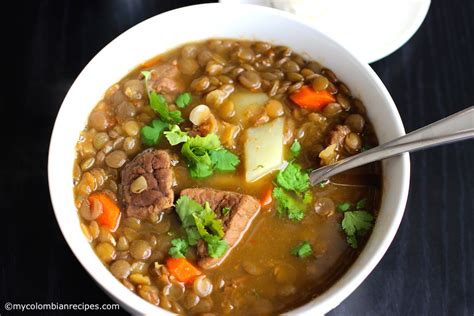 Aprende a preparar lentejas a la colombiana con esta rica y fácil receta. Sopa de Lentejas con Carne | My Colombian Recipes