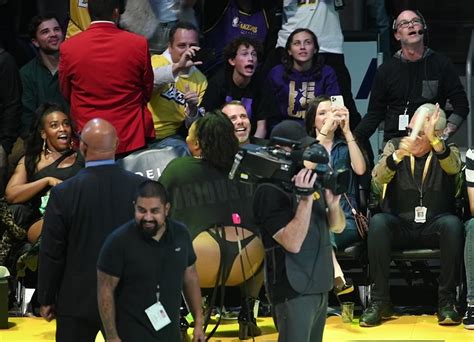 Lizzo Flashes The La Lakers As She Twerks Courtside Exposing Her Backside