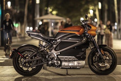 Harley Davidson Präsentiert Neue Modelle Und Innovative Technologien