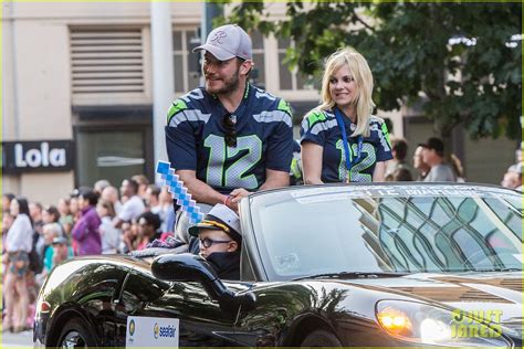 Chris Pratt Anna Faris Son Jack Is So Cute In Seattle Parade Photo