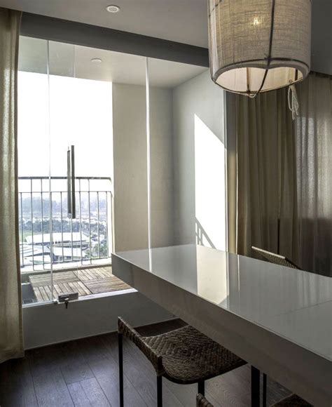 Charles White Glass Splash Backs To Reflect Light Modern Apartment