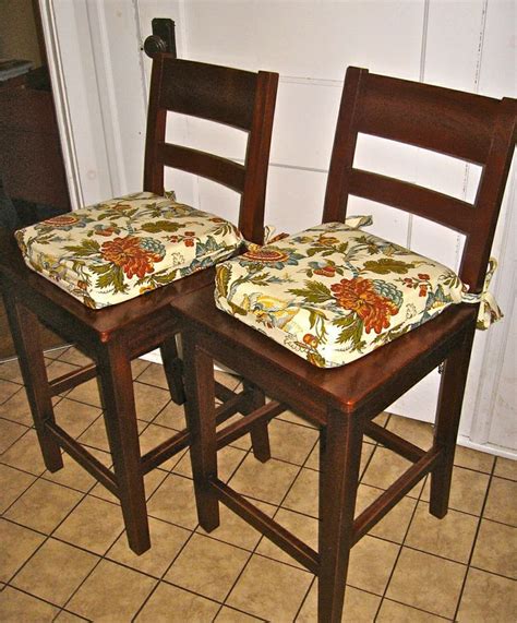 While most chair pads make their home on kitchen chairs and around dining table sets, you can also use them to bring life to plastic or wrought iron furniture on the patio or deck. Kitchen Chair Cushions- pattern | Sewing Projects | Pinterest