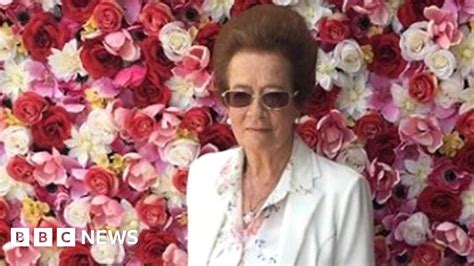 Eileen Style Queen The 80 Year Old Instagram Influencer Bbc News