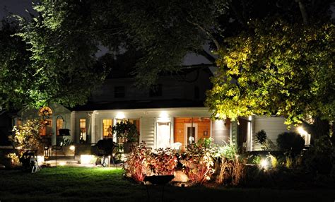 How To Design The Landscape Lighting - Modern Home Exteriors