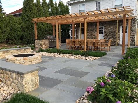 Look at how these seat walls and planters have accented the beauty of these yards and add. Interlocking Concrete Pavers & Retaining Walls in Connecticut