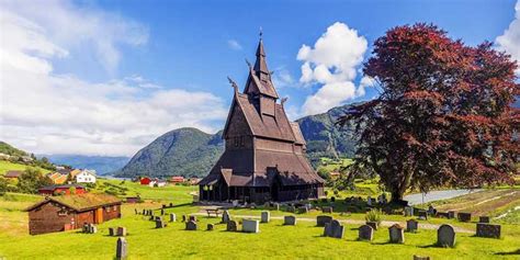Camino vikingo montañas de noruega. Aldea vikinga en Noruega - Girando el mundo
