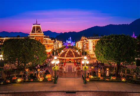 The Popular Hong Kong Disneyland And Many Interesting Shows