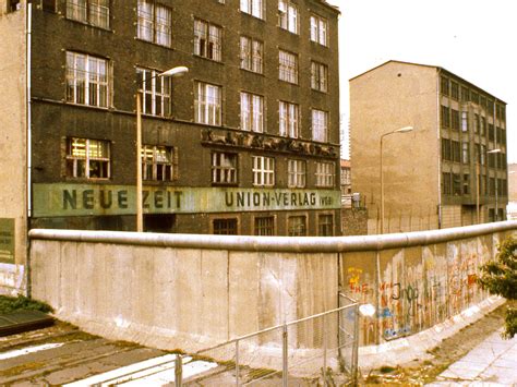 A Brief History Of The Berlin Wall The Enchanted Manor