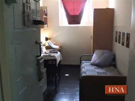 Blick in eine Gefängniszelle: JVA Kassel Wehlheiden von innen - YouTube