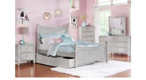 For your kid's bedroom, a twin size bedroom set is the perfect size with a twin bed, mirror, dresser, and nightstand included. Jaclyn Place Gray 5 Pc Twin Panel Bedroom