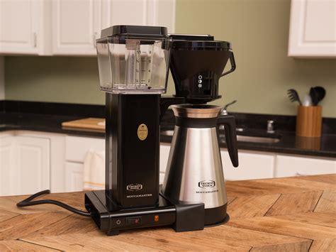 The technivorm moccamaster cdt grand coffee maker offers a simple to operate brewing experience that can produce a full 60 oz. The Technivorm Moccamaster takes lesser coffee makers to ...