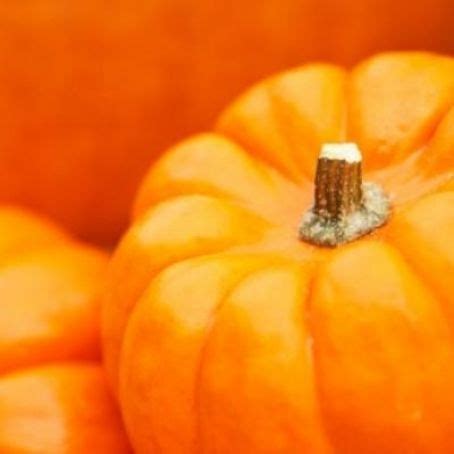 Pulite la zucca, tagliatela a fette e poi a dadini. Marmellata di zucca e arancia - (3.4/5)