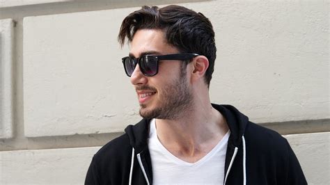 Birçok erkek yüzüne en uygun saç modelini araştırmakta. Erkekler Gözlük Seçerken Neye Dikkat Etmelidir? | Qkadin.com