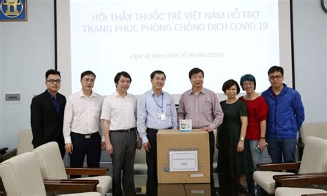 Bác sĩ này được chuyển đến bệnh viện bệnh nhiệt đới trung ương cơ sở đông anh cách ly. Hội Thầy thuốc trẻ Việt Nam góp sức ủng hộ cho y bác sĩ ...