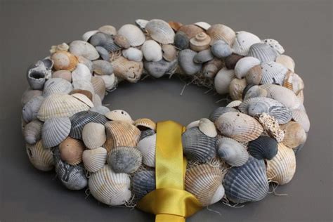 If you're like me, you would probably spend your entire summer by the seashore, collecting all the sea treasures. Super Simple DIY Seashell Crafts | FeltMagnet