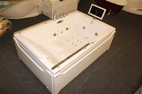Jetted bathtubs are usually made of fiberglass or acrylic and. Deluxe Computerized Whirlpool Jacuzzi , BATHTUB with TV ...