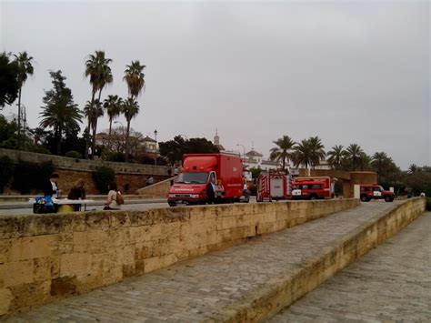 Jun 22, 2021 · la diputación de sevilla ha entregado el vehículo para la prestación de un servicio riguroso y eficaz ante la emergencia en condiciones de calidad y seguridad el parque de bomberos de mairena del alcor cuenta con un nuevo vehículo que viene a mejorar la seguridad ciudadana y modernizar la dotación con la que trabajan los profesionales del. BOMBEROS SEVILLA: Prácticas de rescate acuático en la dársena