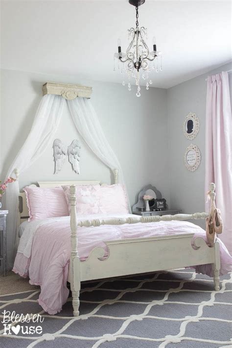 Create a fun ballet dancer theme bedroom fit for the little ballerina princess. Ballerina Girl Bedroom Makeover Reveal