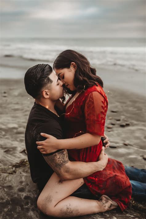 This Couple Met Right Before Taking These Sexy Beach Photos Popsugar Love And Sex Photo 23