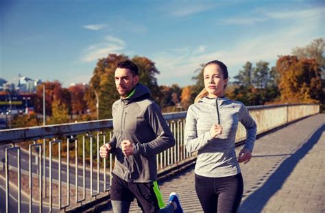 Arne gabius ist einer der erfolgreichsten marathonläufer deutschlands. Was passiert beim Marathonlauf mit Deinem Körper ...