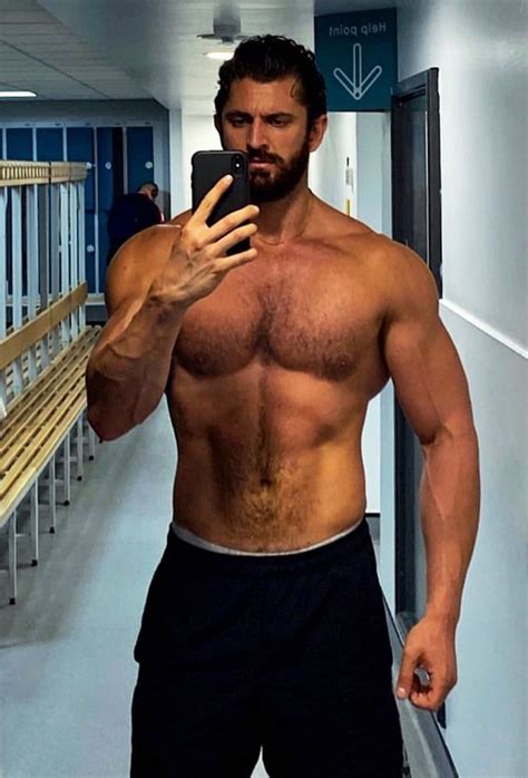 Pin De Dan H En Selfies Him Musculacion Deportes
