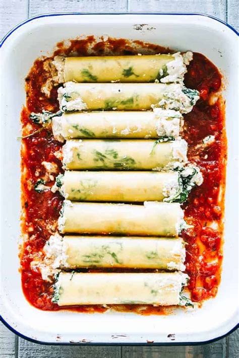 Creamy Ricotta Spinach And Chicken Cannelloni Cannelloni Pasta Tubes Packed With A Cheesy