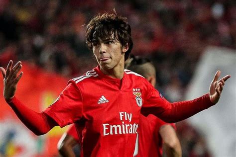 He plays in the attacking midfielder position. Gaya Main Joao Felix Disebut Mirip dengan Bintang Atletico ...