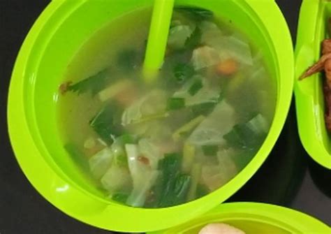 3 bh wortel 1/2 kol 3 batang buncis 1 bh kentang 1 bh tomat 1 btg seledri 1. Resep Sayur Sop simple bangeeet oleh Madame's kitchen - Cookpad