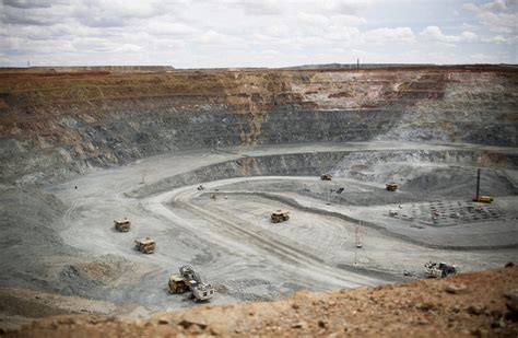 Где не добывают полезные ископаемые шахты котлованы карьеры заводы 90 фото