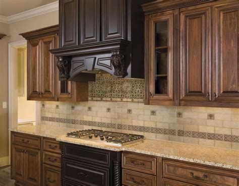 10 French Country Kitchen Backsplash Ideas 2020 (Soft One) Beaded bord er en billig mulighed for ethvert køkken backsplash.