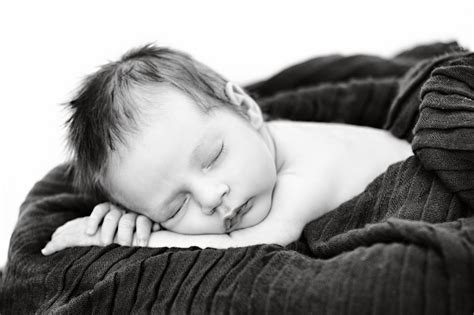 Neli Prahova Artistic Newborn Baby Photography Central London